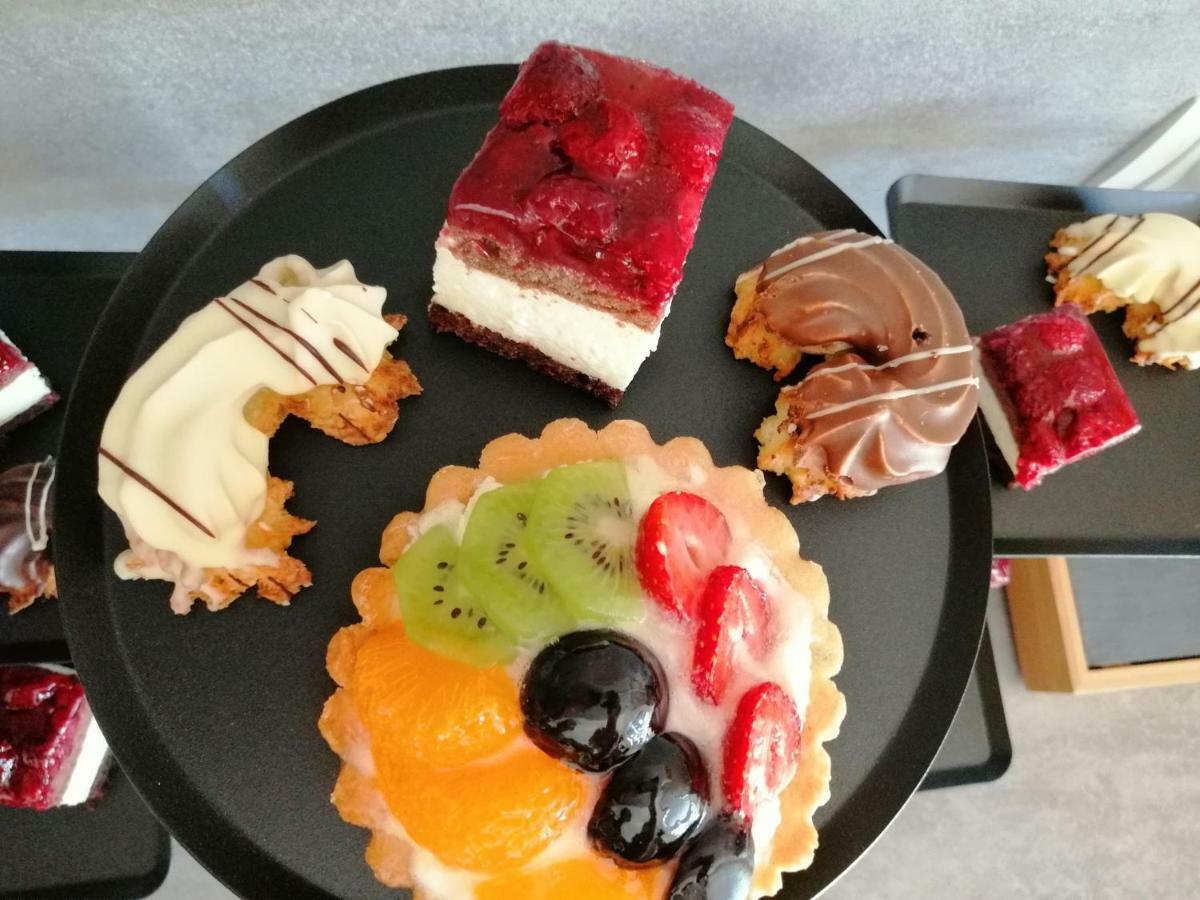 Coffee Inn กดัญสก์ ภายนอก รูปภาพ